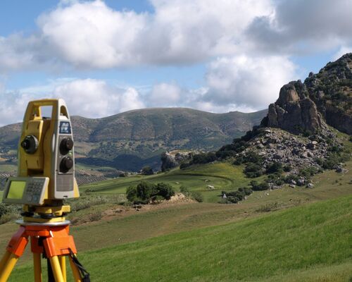 topography_station_measurement-1414416