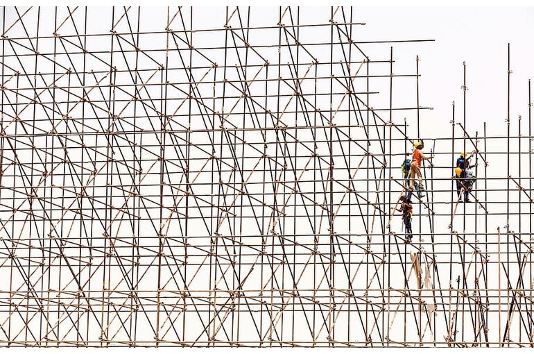 scaffolding-workers-construction-site