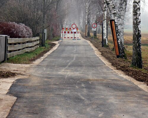 road_works_site_road_away_barrier_warning_stop_bark-1000823